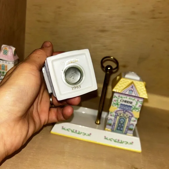 Lenox Village Collection Garlic & Cheese Shaker Set with Caddy - Picture 2 of 6